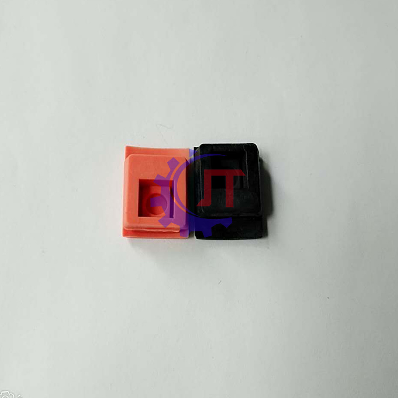 200000893 Zestaw Prot. Guma słupka dla szczotki silnikowej ABB czerwona i czarna L20 x W15 x H8 mm